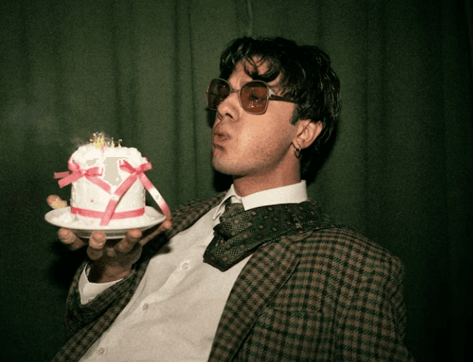 How to Throw a Birthday Party in Your 20s & 30s (And Send Birthday Invitations Online)